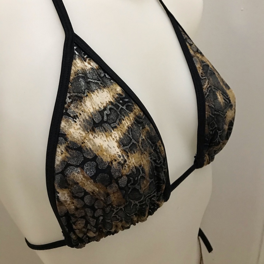 Bikini - Picture 3 of 6